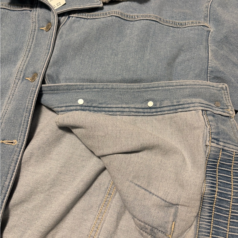 Hollister Denim Jacket with Faux Fur Collar - Picture 5 of 7